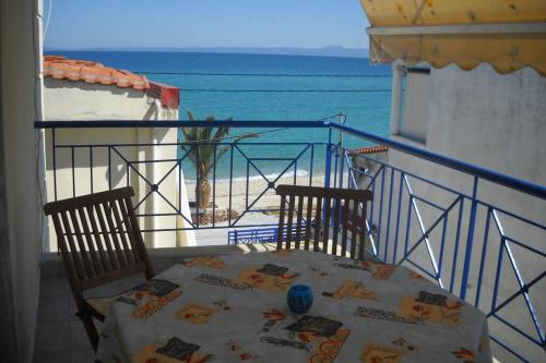 Flat on the beach with amazing view gîte à louer Políkhronon