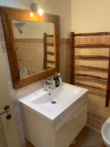 Bathroom, Casa del Borgo in Cantiano