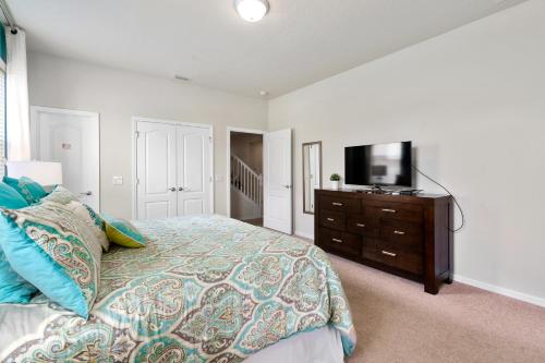 Lovely 9-Bed House in Kissimmee with Pool & Spa - main image