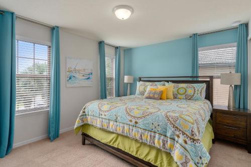Lovely 9-Bed House in Kissimmee with Pool & Spa - image 5