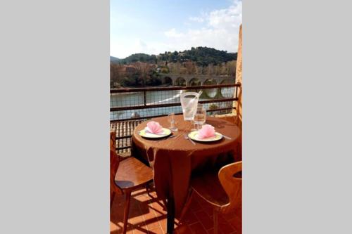 Joli Appartement, terrasse plein sud in Roquebrun