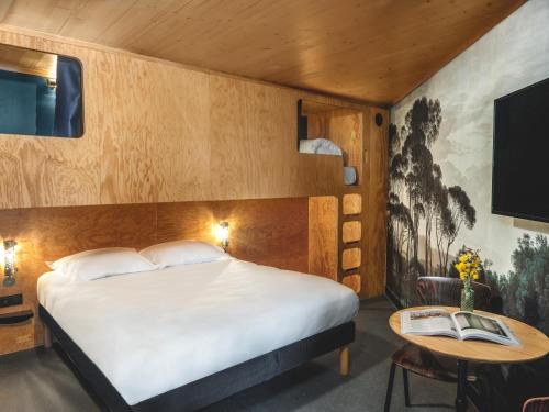 1 double bed, 2 bunk beds