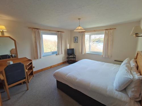 Self-Catering Two Bedroom Estuary View Level Apartment