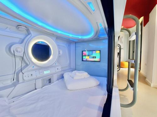 Atypicap Capsule Hostel Room Type - Single Pod