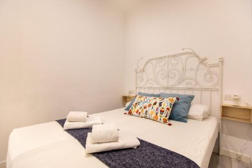 Pere Serafi 2 bedroom apartment - image 2