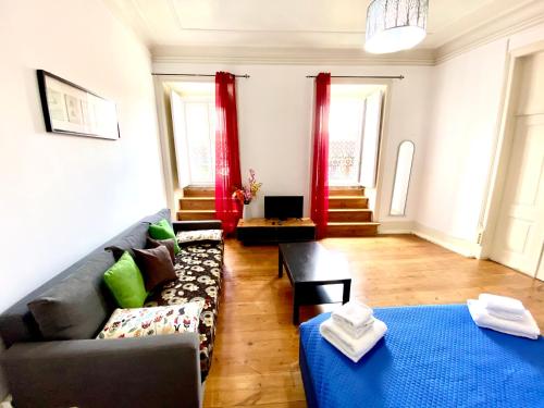 Chiado Central Guest House Lisbon Room Classic with shared bathroom 2