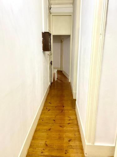 Classic Chiado 1 - Central Guest House Room with Shared Bathroom 4