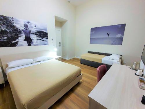 1 queen bed, 1 twin bed