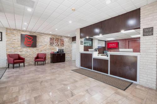 ล็อบบี้, Red Roof Inn Roanoke Rapids in โนอาโนคแรพิดส์ (NC)