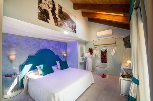 Donna Sofi Holiday House