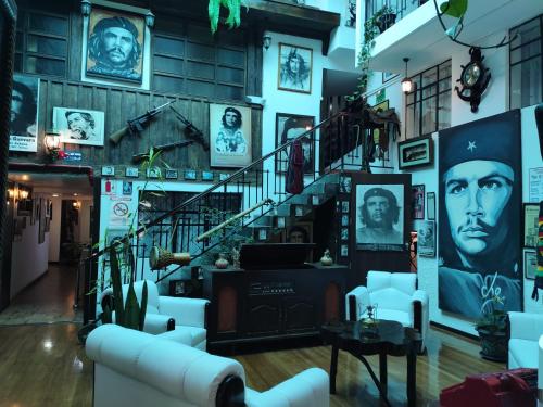 Hotel el Che No apto para corruptos in Azogues