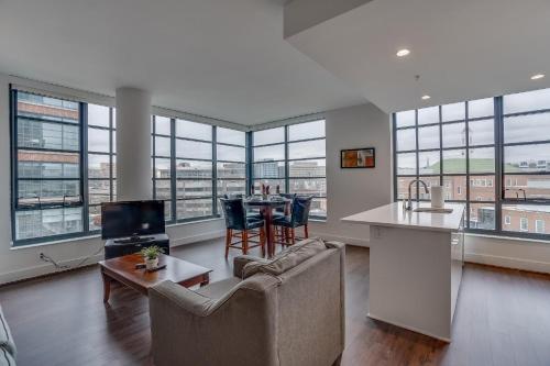 Southwest Waterfront 30 Day Stays - image 2