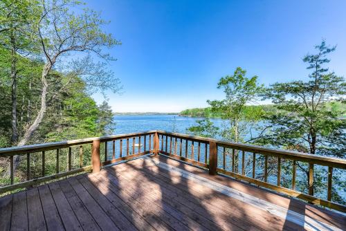 Better at the Lake in Mineral, USA