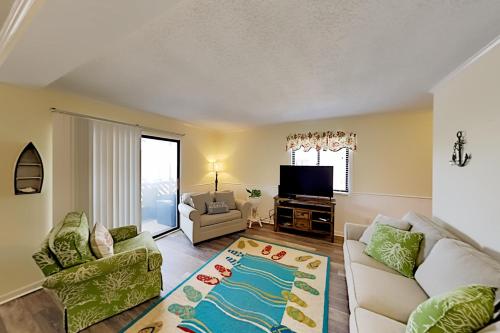 Exceptional Vacation Home in North Myrtle Beach condo - image 6