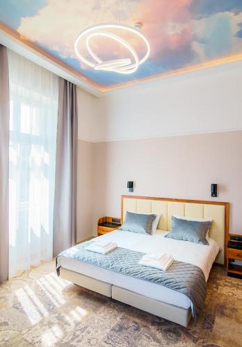 Sky Hotel Krakow - image 14