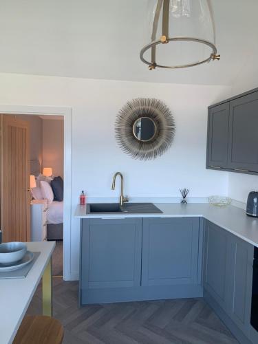 Kitchen, Beach View Apartment with balcony and sea view - pet friendly in Jubilee