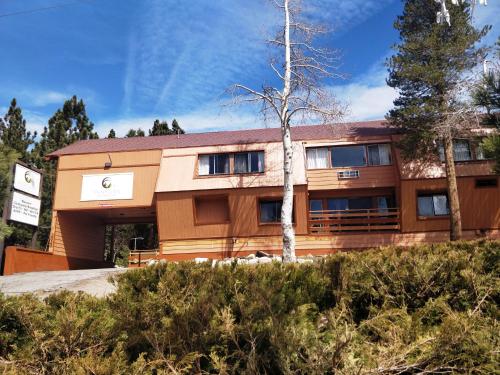 Ventura Grand Inn in กลางเมืองแมมมอธ เลค