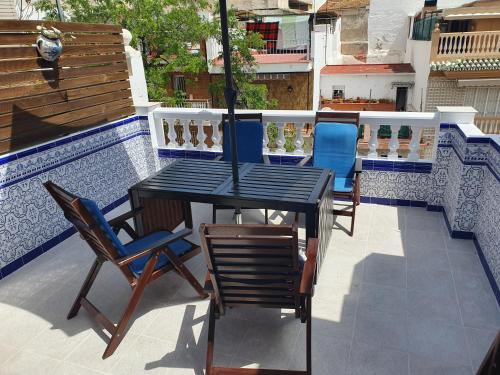  Private townhouse with roof terrace close to the beach, Pension in Málaga