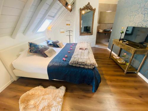 Deluxe Double Room image 1