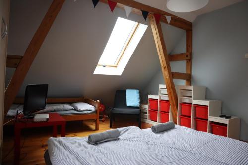 2 double beds, 4 twin beds