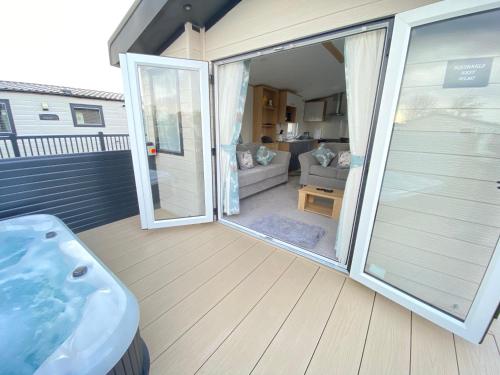 Squirrels Nest - Hot Tub - Pet Friendly - Chalet - South Cerney