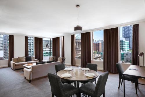 Deluxe One Bedroom Apartment