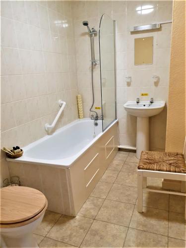 Twin room, private bathroom