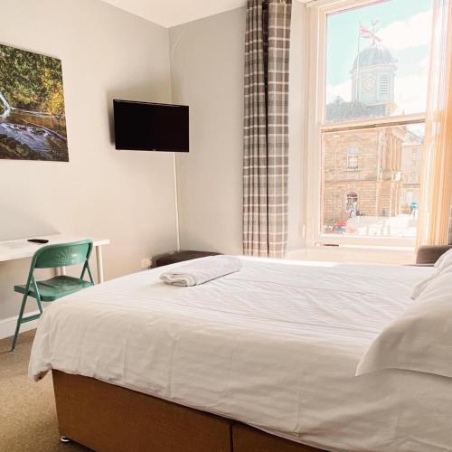 Studio Apartments on the Square 5