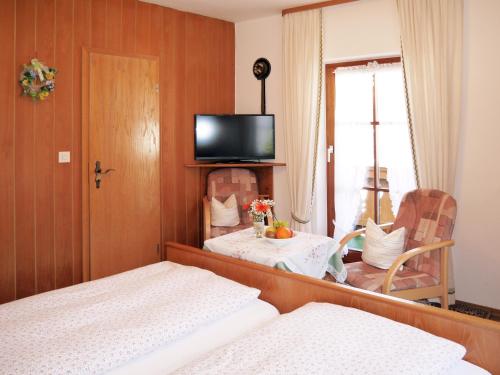 1 queen bed