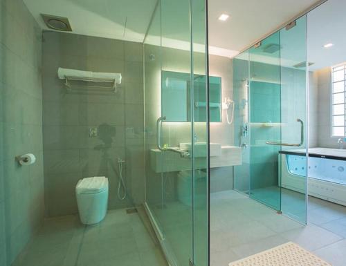 Bathroom, Minimalist Hotel in Johor Jaya