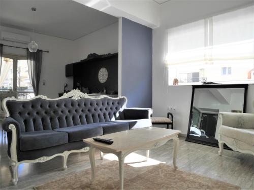  Astron Modern NeoBaroque City Center Apartment, Unterkunft in Iraklio