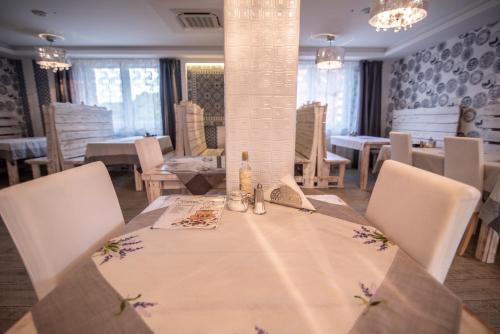 Restaurant, Sweet Life Wellness Apartments in Egerszalok
