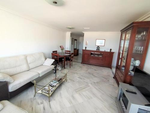 VIVE BENALMÁDENA APARTAMENTO COLOSO LUJO SOBRE EL MAR PLAYA 200 M. - image 8