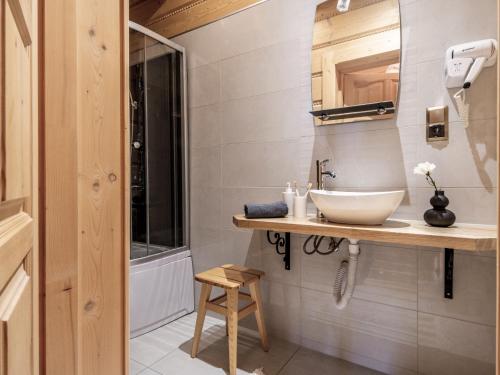 Double or Twin Room with Mountain View image 7