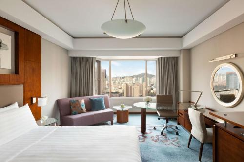 Deluxe King Room - City Wing image 4
