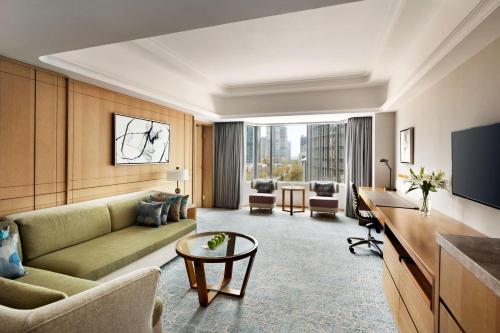 Executive Suite - City Wing room in Shangri-La Hotel Qingdao