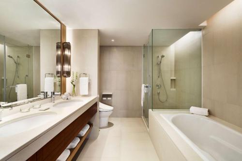 Executive Suite - City Wing image 5