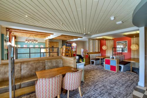 餐廳, 洛希女王酒店-馬斯頓旅館 (Queen of the Loch by Marston's Inns) in 巴勒赫