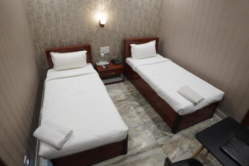 2 twin beds