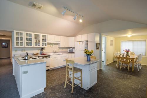 Pine Street Cottage - image 11