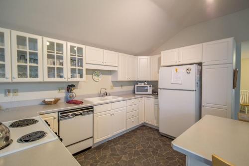 Pine Street Cottage – Sisters