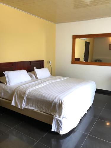 LIVINGSTONE HOTEL