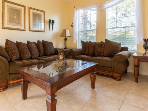7 Bedrooms in Large Private Vacation Home by Florida Dream Homes - image 2