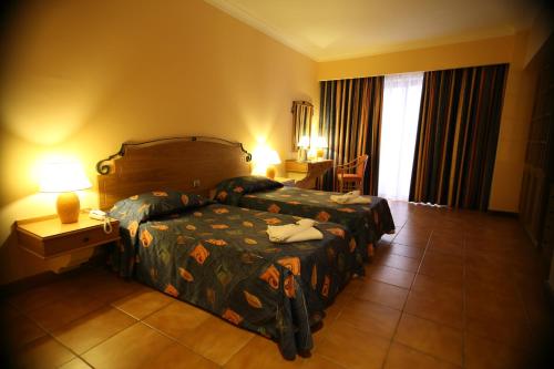 3 twin beds