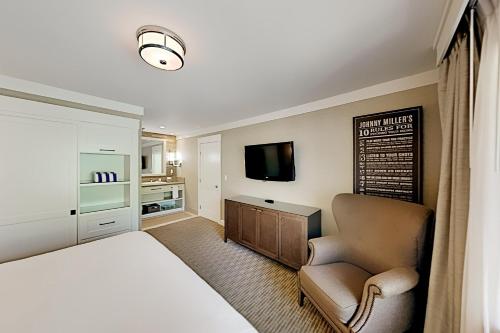 Oak Creek East - Corner Unit - Pool & Tennis condo - image 5