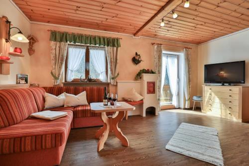 Apartment with Mountain View