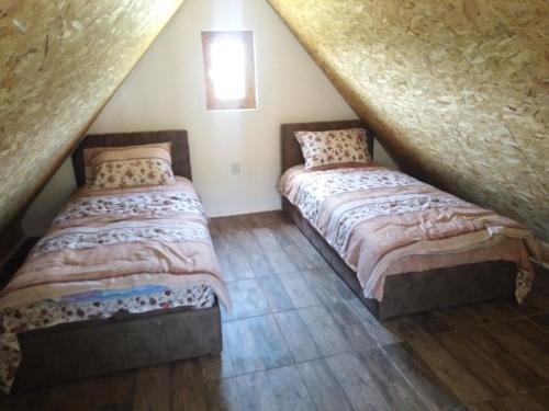 3 twin beds, 1 sofa bed