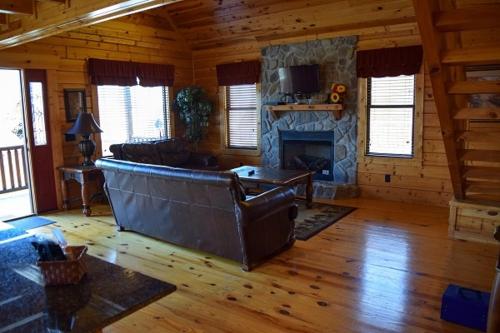 Two Bedroom Cabin With Private Hot Tub Cabin - image 5