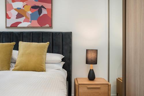 Chic Balcony Unit with City Views on Kings Domain