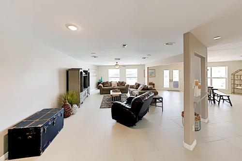Canal-Front Getaway - Pool - Walk to Beach Dining home - image 3